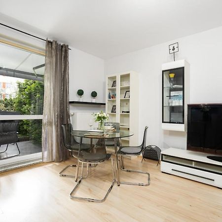 Cozy Apartment Karpia 17 With Terrace In Poznan By Noclegi Renters Exterior photo
