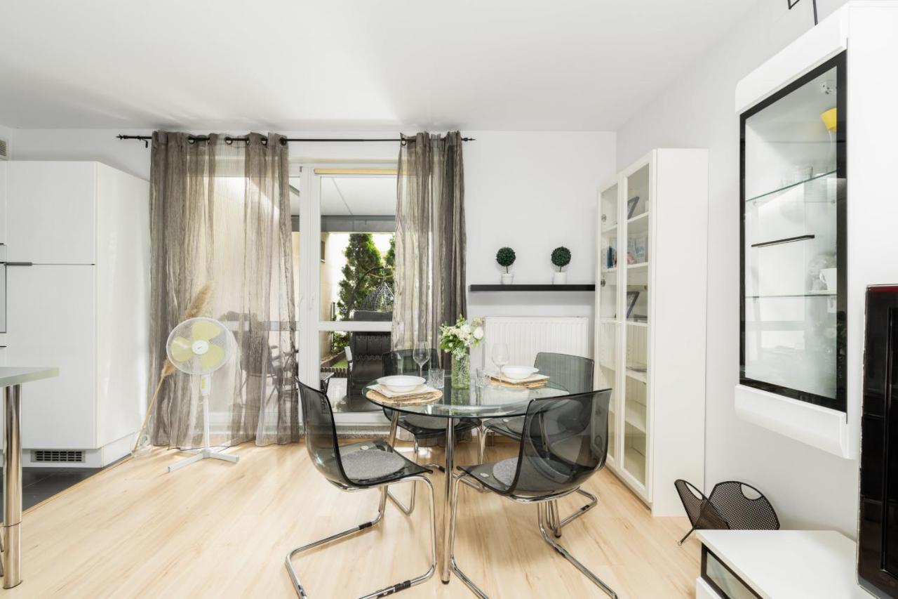 Cozy Apartment Karpia 17 With Terrace In Poznan By Noclegi Renters Exterior photo