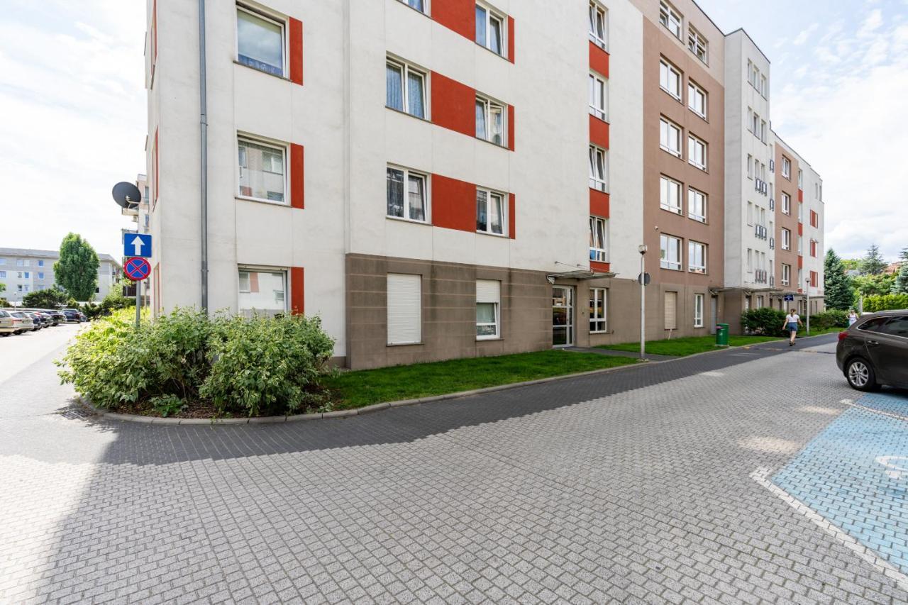 Cozy Apartment Karpia 17 With Terrace In Poznan By Noclegi Renters Exterior photo