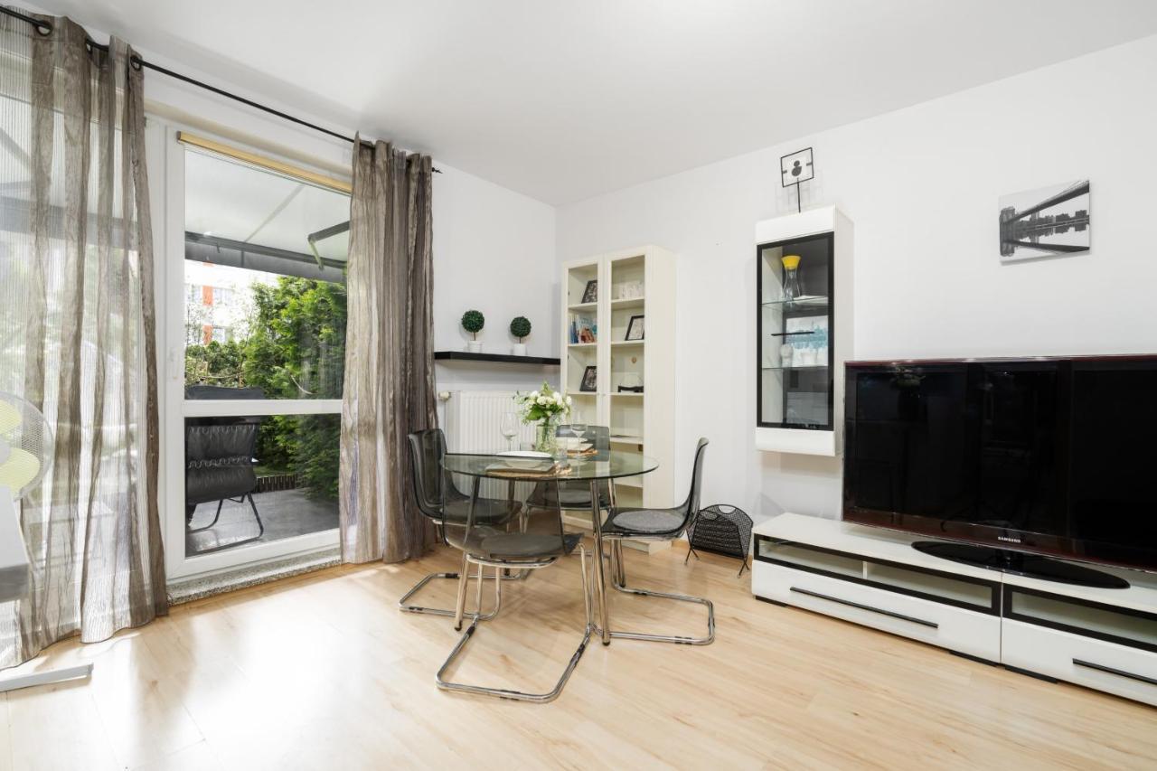 Cozy Apartment Karpia 17 With Terrace In Poznan By Noclegi Renters Exterior photo